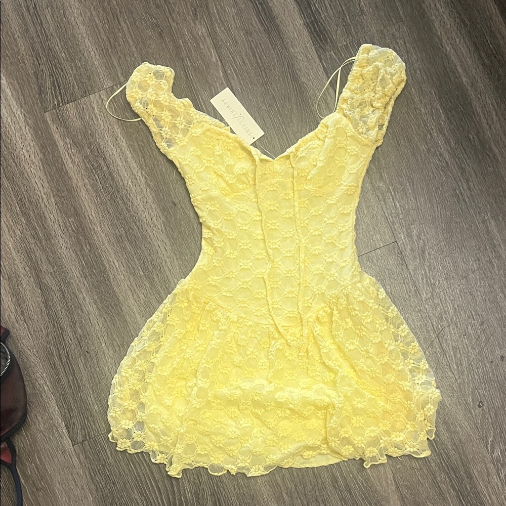 Elegant Yellow Lace Mini Dress